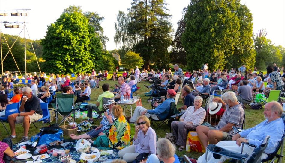 Around the World in 80 Days at Guildburys Picnic Theatre