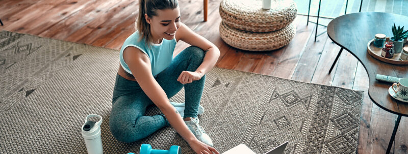 A,Sporty,Woman,In,Sportswear,Is,Sitting,On,The,Floor