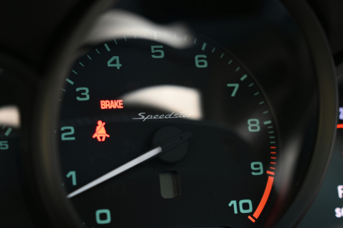 Warning-Lights-How-Car-Servicing-Can-Fix Common-Dashboard-Issues-luke-jen-darling-magazine-uk