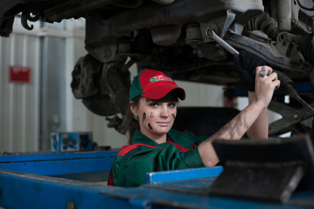 Warning Lights: How Car Servicing Can Fix Common Dashboard Issues