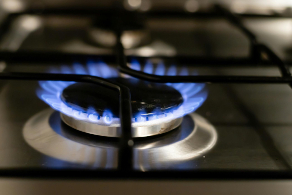 Gas Stove Safety: 8 Essential Tips for a Secure Home-darling-magazine-uk-(image)-mateusz-feliksik